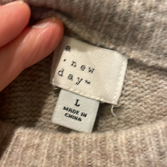 Striped sweater - Picture 3 of 4